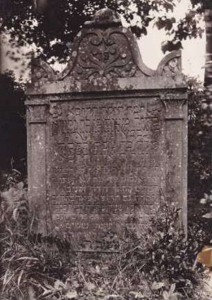 bei Landau, Judenfriedhof. Grabstein