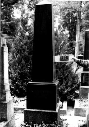 Grabstein 76