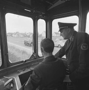 Fahrprüfung für Straßenbahn-Wagenführer der Städtischen Verkehrsbetriebe.