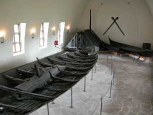 Oslo - Boote im Wikingermuseum : Boote im Wikingermuseum. Aufgenommen in Oslo im September 2004
