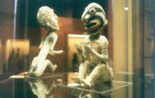 Frankfurt/M. Ausstellung im Senckenbergmuseum: 1500 Jahre Kultur der Osterinsel. Ausstellungsexponate