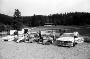 Schauinslandrennen: Holzschlägermatte; Favoriten beim 38. Internationalen Bergrekord; von links nach rechts: Rolf Göring (BMW M 1); Harald Becker (Formel III); Horst Deutsch (Formel II); Peter Stürtz (Formel II); Mario Ketterer (BMW 635 CSI)