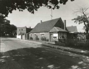 Sauen. Wohnhaus, Dorfstraße. Straßenansicht