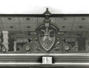 Görlitz, Landeskronstraße 49. Wohnhaus mit Laden (1891). Türbekrönung