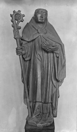 Figur eines stehenden Abtes mit Krummstab