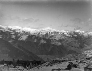 Berglandschaft : Blick über eine von Erosion geformte Berglandschaft