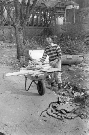 Aufräumarbeiten 1990