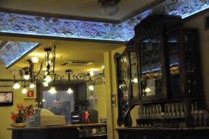 Girona - Jugendstil-Café : Innenansicht eines historischen Jugendstil-Cafés, aufgenommen am 16. April 2012 in der Altstadt von Girona