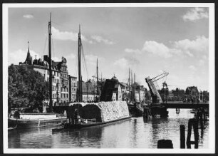 Königsberg, Klappbrücke : Königsberg (Kaliningrad/Russland). Blick über den Alten Pregel mit geöffneter Klappbrücke