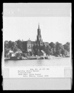Malchow, Blick über den See auf die ehemalige Klosterkirche