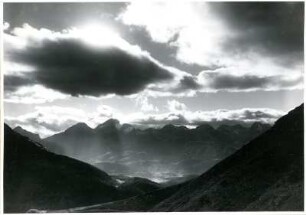Schweiz, Graubünden. Ostalpen, Blick ins Oberengadin mit St. Moritzersee und Stadt