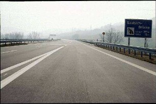 Ausfahrt aus Nebenfahrbahn Nord (AK Hegau Richtung Schaffhausen) zu Hauptfahrbahn Nord (AK Hegau Richtung Schaffhausen)