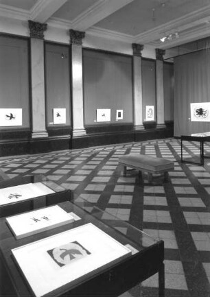 Dresden. Albertinum. Klingersaal. Ausstellung " Georges Braque - Das graphische Werk". Raumaufnahme. Empore