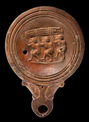 Sklaven tragen eine Amphora (Öllampe)