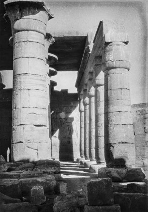 Tempel von Karnak (HAPAG-Mittelmeerfahrt der Oceana Leonhardt 1929)