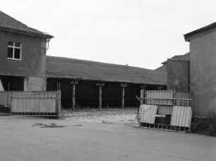Dresden-Übigau, Klingerstraße. Pionierkaserne Übigau (1913). Kasernengebäude (an der Werftstraße). Unterstand für Militärfahrzeuge (?). Hofansicht