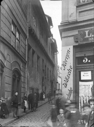 Blick von der Leipziger Straße gen Norden auf den Kleinen Sandberg. rechte Bildseite: Leipziger Straße 3. linke Bildseite: Leipziger Straße 2 (Sprengel & Rink); Kleiner Sandberg 1; Kleiner Sandberg 2
