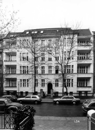 Mietshaus & Einfriedung; Berlin, Tempelhof-Schöneberg