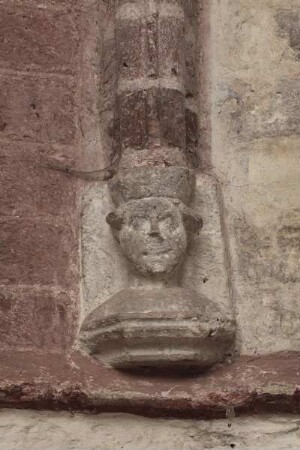 Kopf mit Haube