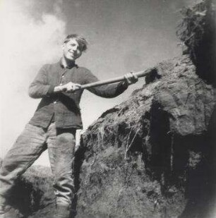Russland, Mitte. Ich beim Bunkerbau, 1942