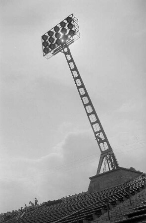 Ansicht der Flutlichtanlagen des Leipziger Zentralstadions
