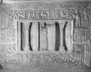 Gernrode, ehem. Stiftskirche St. Cyriakus, Hl. Grab, Westwand der Grabkammer