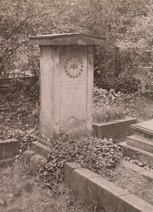 Dresden, Eliasfriedhof. Grabmal für Moritz Theodor Bienert?