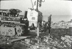 Atlas- Schwenklader der Fa. Weyhausen, montiert auf den KS 07/62