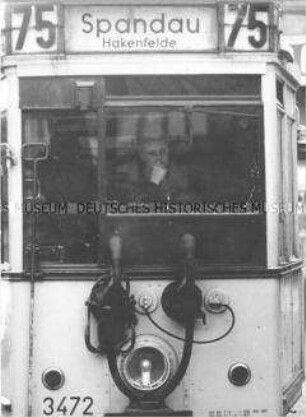 Führerhaus einer Straßenbahn nach Spandau Hakenfelde
