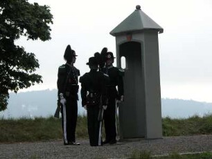 Oslo - Wachablösung : Wachablösung Festung Akershus. Aufgenommen in Oslo im September 2004
