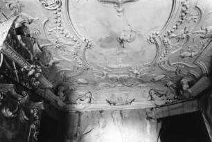 Neustadt-Glewe. Neues Schloß. Stuckdecke mit Sphingen. Um 1715. Teilaufnahme