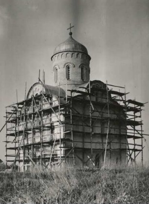 Nowgorod (Weliki Nowgorod), Russland. Nikolauskirche von 1292 an der Lipna. Ansicht während der Restaurierung