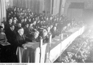 Dresden, Bühlau, Kurhaus. Gründungsparteitag der SED. Otto Buchwitz, Vorsitzender der SPD Sachsen, 7. April 1946