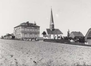 Pfarrkirche : Ortsteilansicht mit Schule und Pfarrkirche