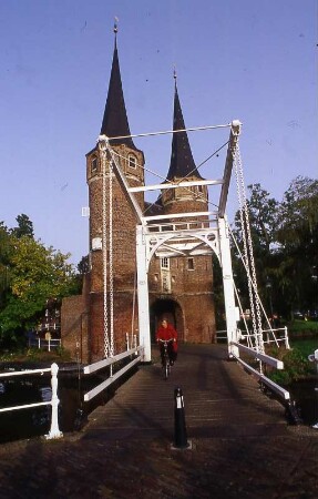 Delft - Zugbrücke : Alte Zugbrücke. Aufgenommen 2001 in Delft