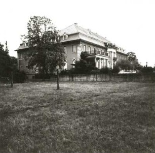 Bärenklau. Schloß (1928-1929)
