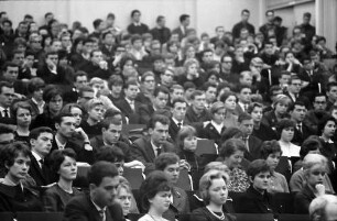 Freiburg: Auditorium Maximum, Immatrikulationsfeier 1962/63, Auditorium mit Studenten