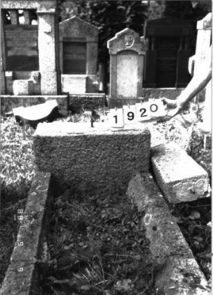 Grabstein 1920 (Index: 100096645) Besonderheit: keine Maßangaben vorhanden: Grabstein 1920