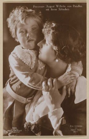 Postkarte "Prinzessin August Wilhelm von Preußen mit ihrem Söhnchen"