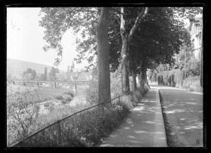 Blick von der Mühlenstraße Richtung Eisenbahnbrücke und Hofhaltung