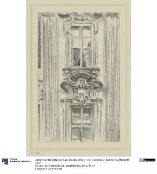 Detail der Fassade des British Hotel in Dresden