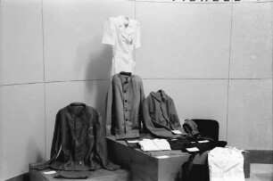 Bukarest: Eröffnung der Werkstoff-Ausstellung, Führung, Berufskleidung aus chemischen Fasern