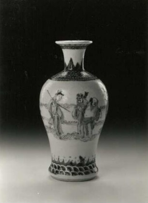 Vase (China, 18. Jh. ?; Porzellan; Aufglasurmalerei; Staatliche Kunstsammlungen Dresden (SKD)