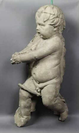 Ungeflügelter Putto vom Baldachin des Hochaltars von St. Peter