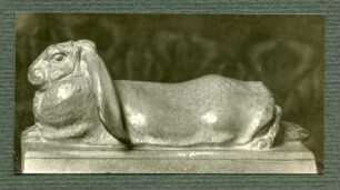 Französisches Kaninchen : Französisches Kaninchen. Wahrscheinlich Gipsmodell, getönt, für Bronzeguss; Länge 19 cm (um 1910; C. Brose)