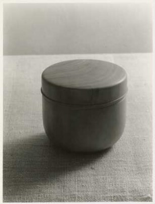 Deckeldose aus Platanenholz von A. Hesse