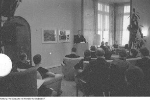 Dresden, Dresdner Klub, Einweihungsveranstaltung, Veranstaltung mit dem Schriftsteller Anton Zischka, Außenansichten des Klubgebäudes, dem Lingnerschloss, März 1957