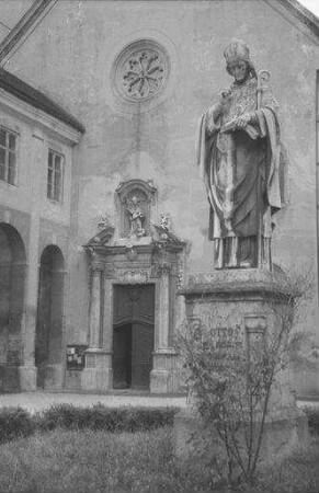 Freising: im Hof [Denkmal Otto von Freising]