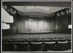 Stadttheater, Krefeld: Zuschauerraum, Blick auf Bühne