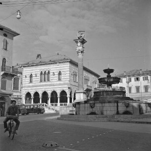 Palazzo del Comune / Loggia del Lionello
